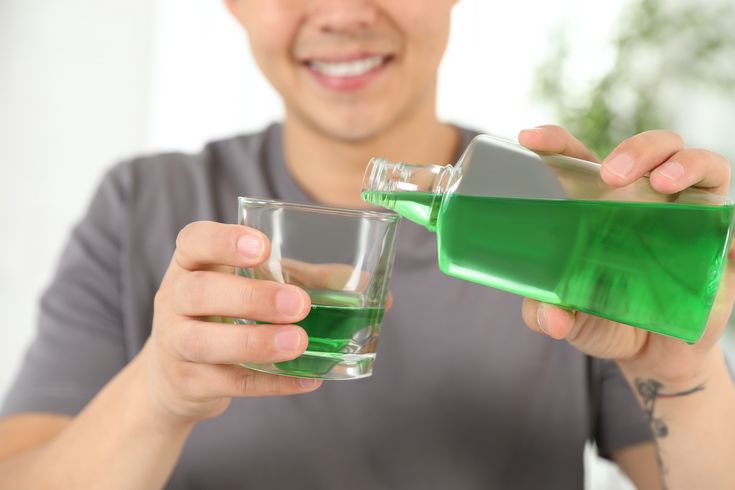 Bain de bouche : utile ou inutile ? Ce que dit la science